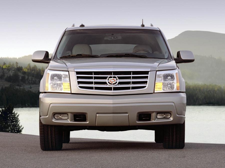  Cadillac Escalade ESV Platinum Edition 2004 года  (фото 14 из 18)